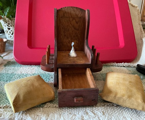 Vintage sewing pin cushion - pin,